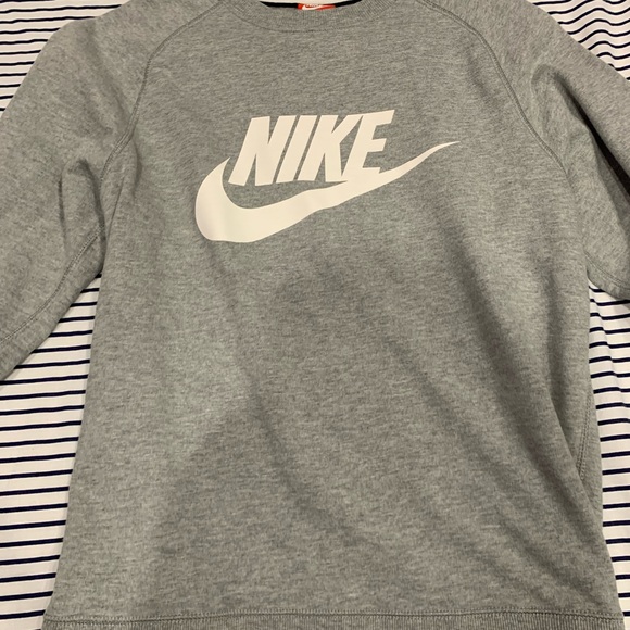 Nike sweatshirt - Picture 2 of 3